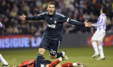 开云官方app入口-极速与羽翼，当F1争冠焦点战遇见�1生死战