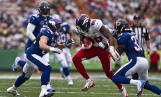 开云APP-当东契奇闪耀冠军光芒，雄鹿压哨绝杀新疆队—跨越时空的体育传奇