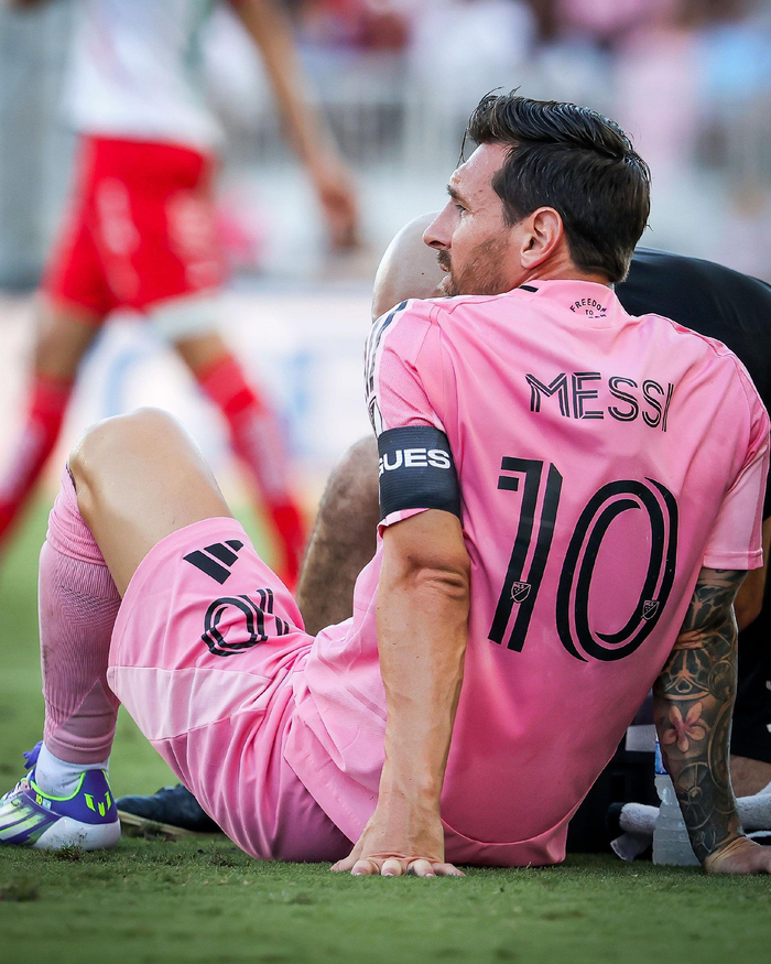 梅西遭遇尴尬失误，巴萨遭遇惨败