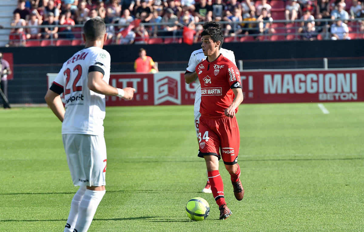 包含南特防守稳固，主场力保不败的词条