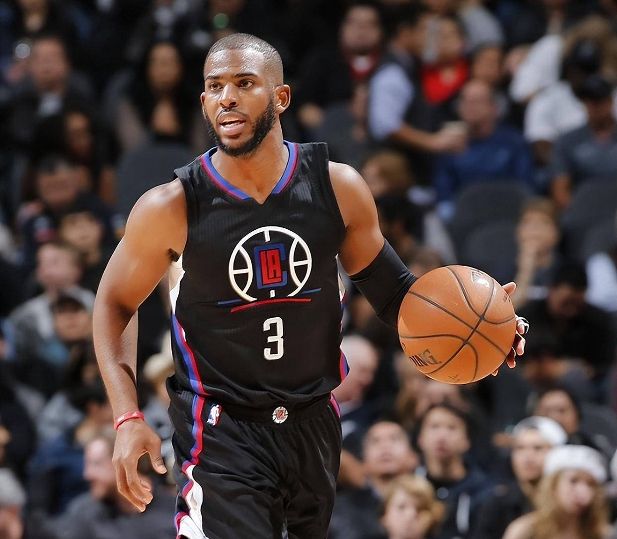 快船全队发威，轻松胜魔术保持不败的简单介绍