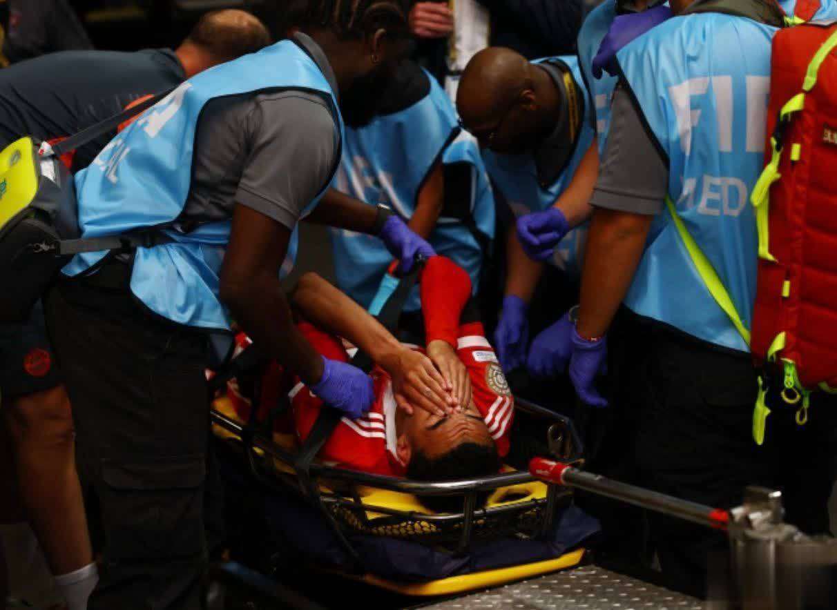 关于荷兰前锋脚踝受伤恐影响赛季表现!的信息 关于荷兰前锋脚踝受伤恐影响赛季表现!的信息