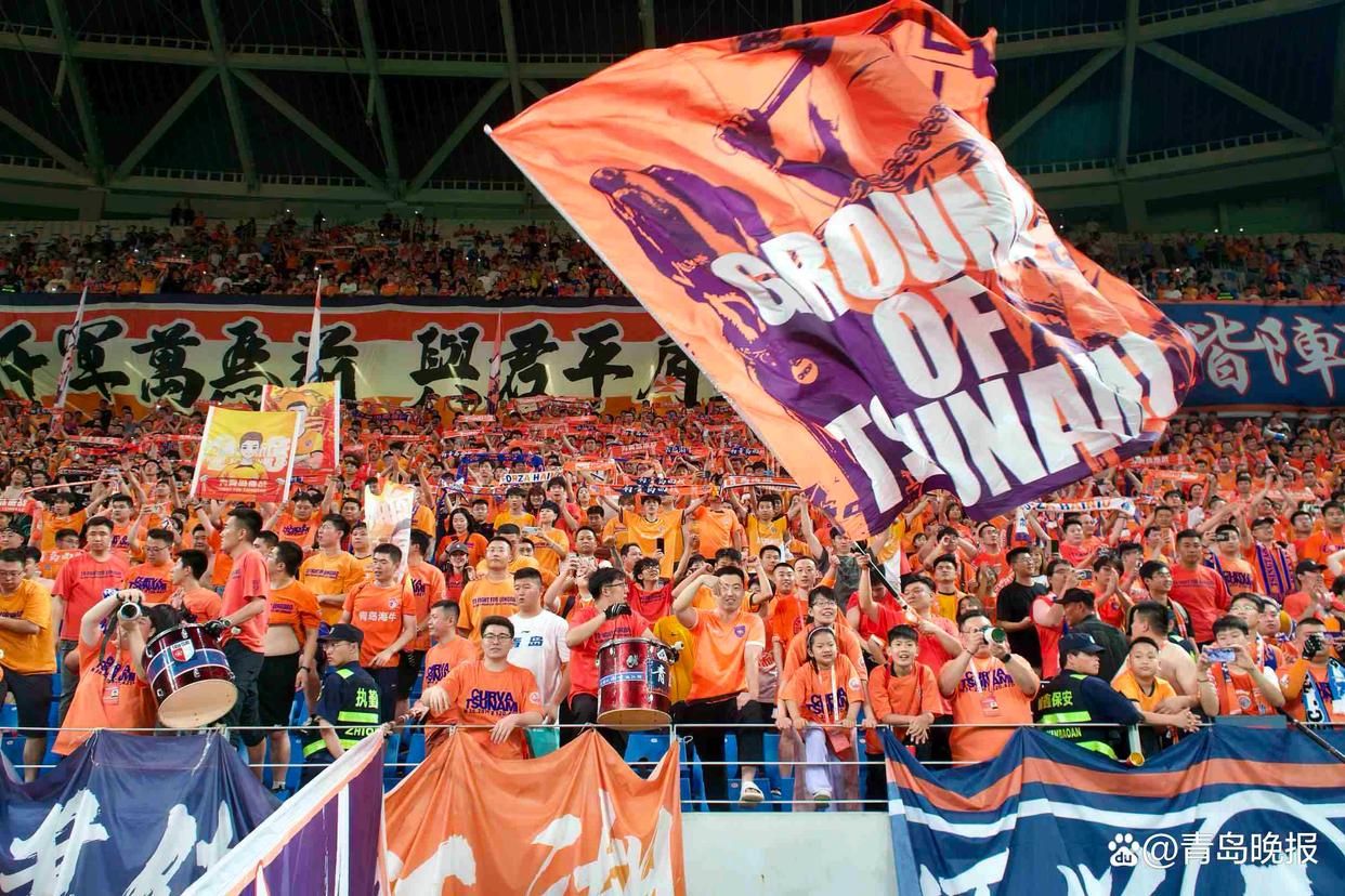 足球豪门争霸赛场，鏖战激情迸发的简单介绍