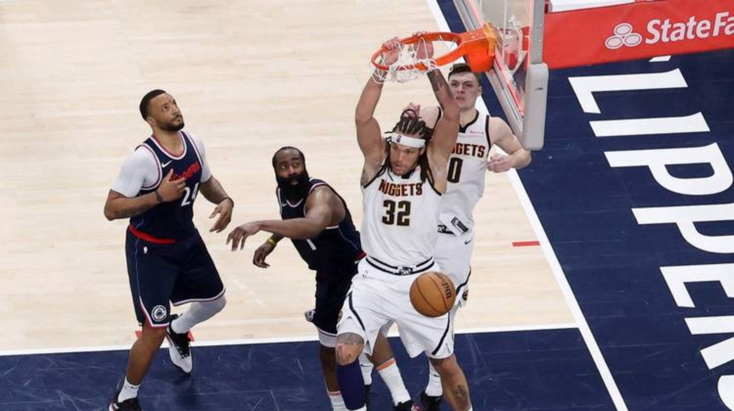 尼克斯碾压掘金，哈登带队取胜