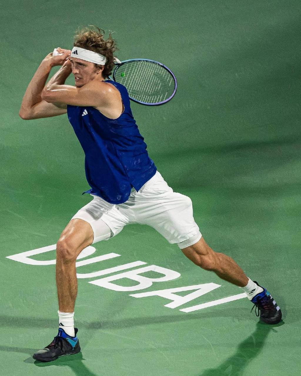 包含德国网球队轻取世界网球队，兹维列夫送出助攻的词条