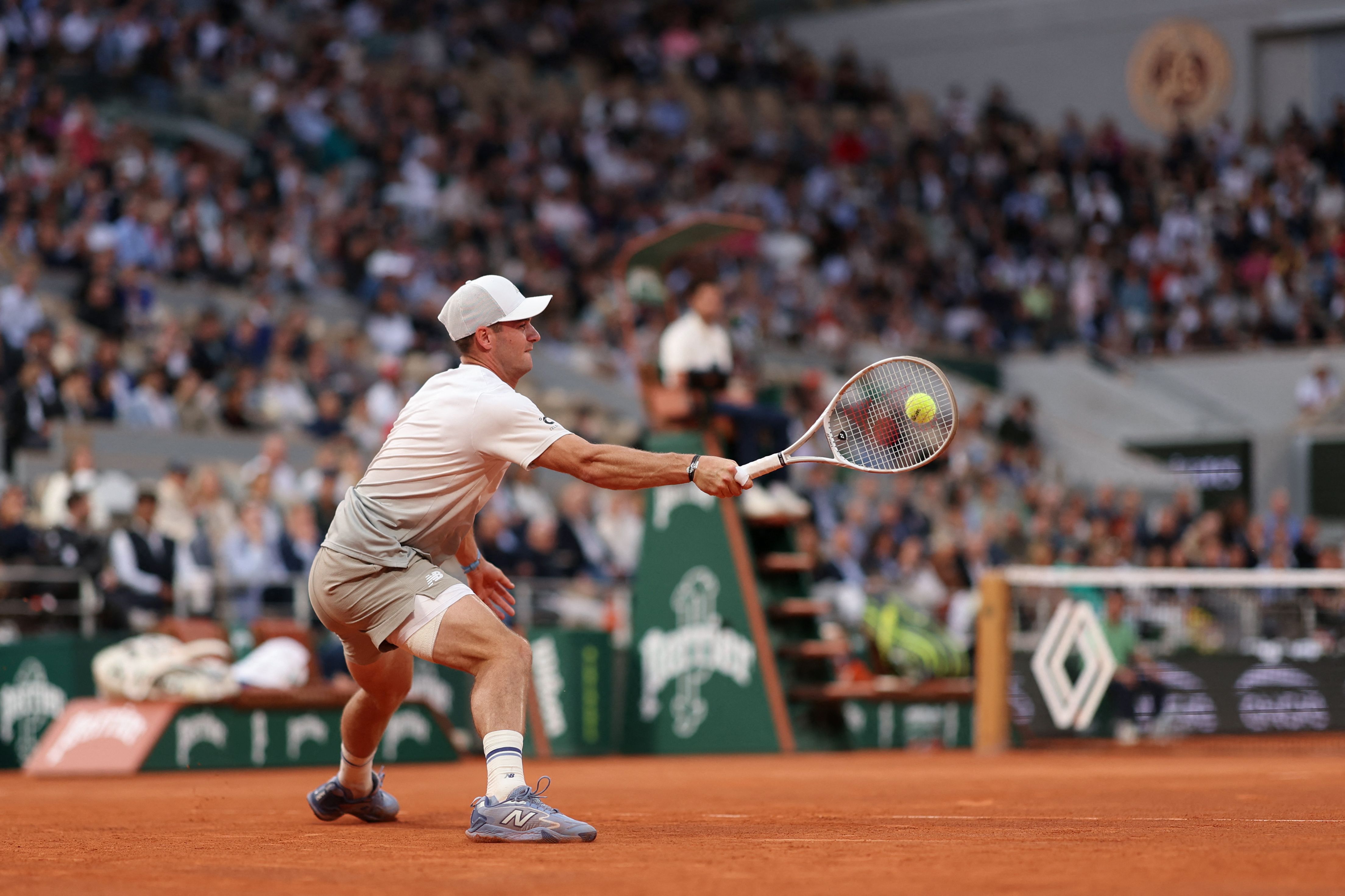 关于欧洲网球队鏖战西班牙网球队，阿尔卡拉斯完成帽子戏法的信息