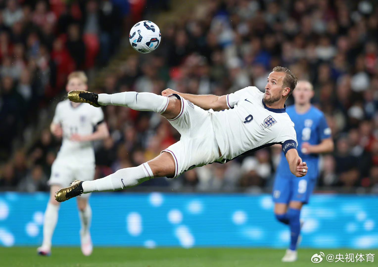 包含阿根廷横扫拜仁，哈里·凯恩爆发神勇的词条