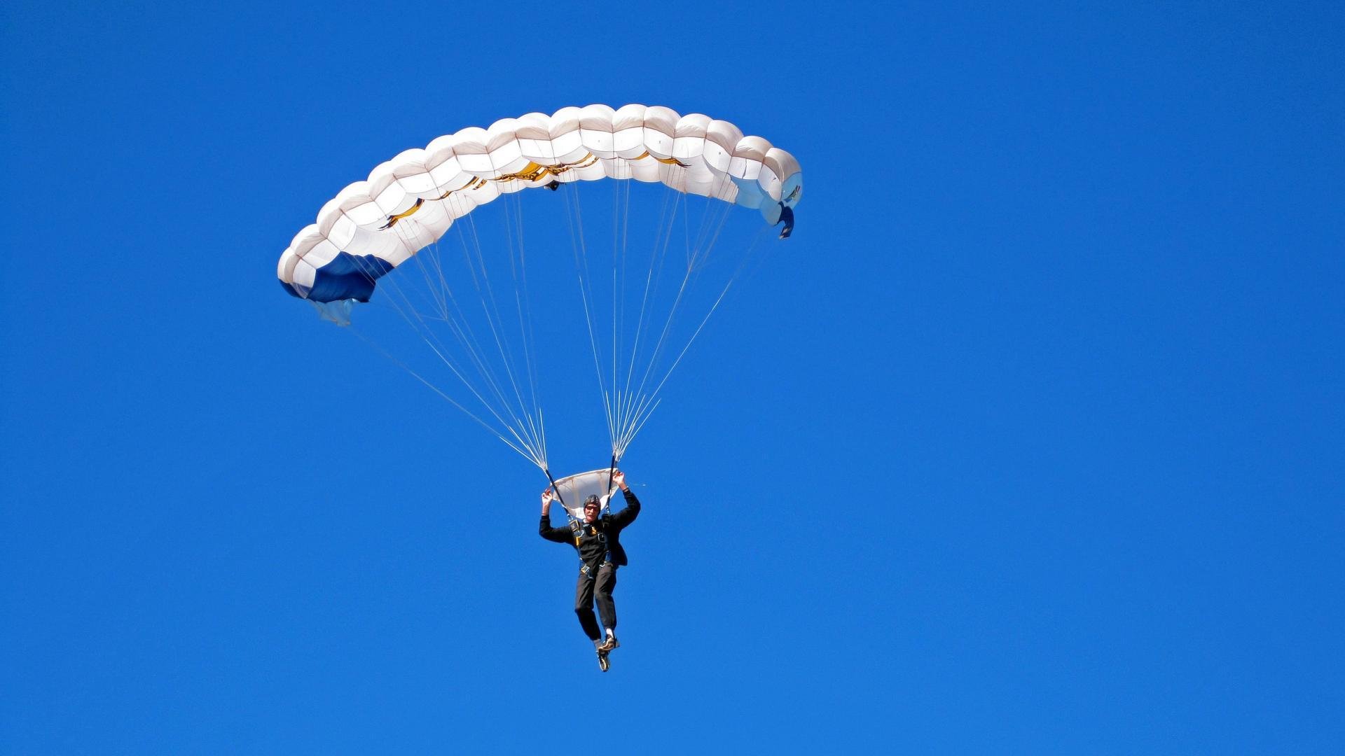 尼克斯强行终结雷霆,欧文东决接管,当坚韧遇上天赋的时代注脚