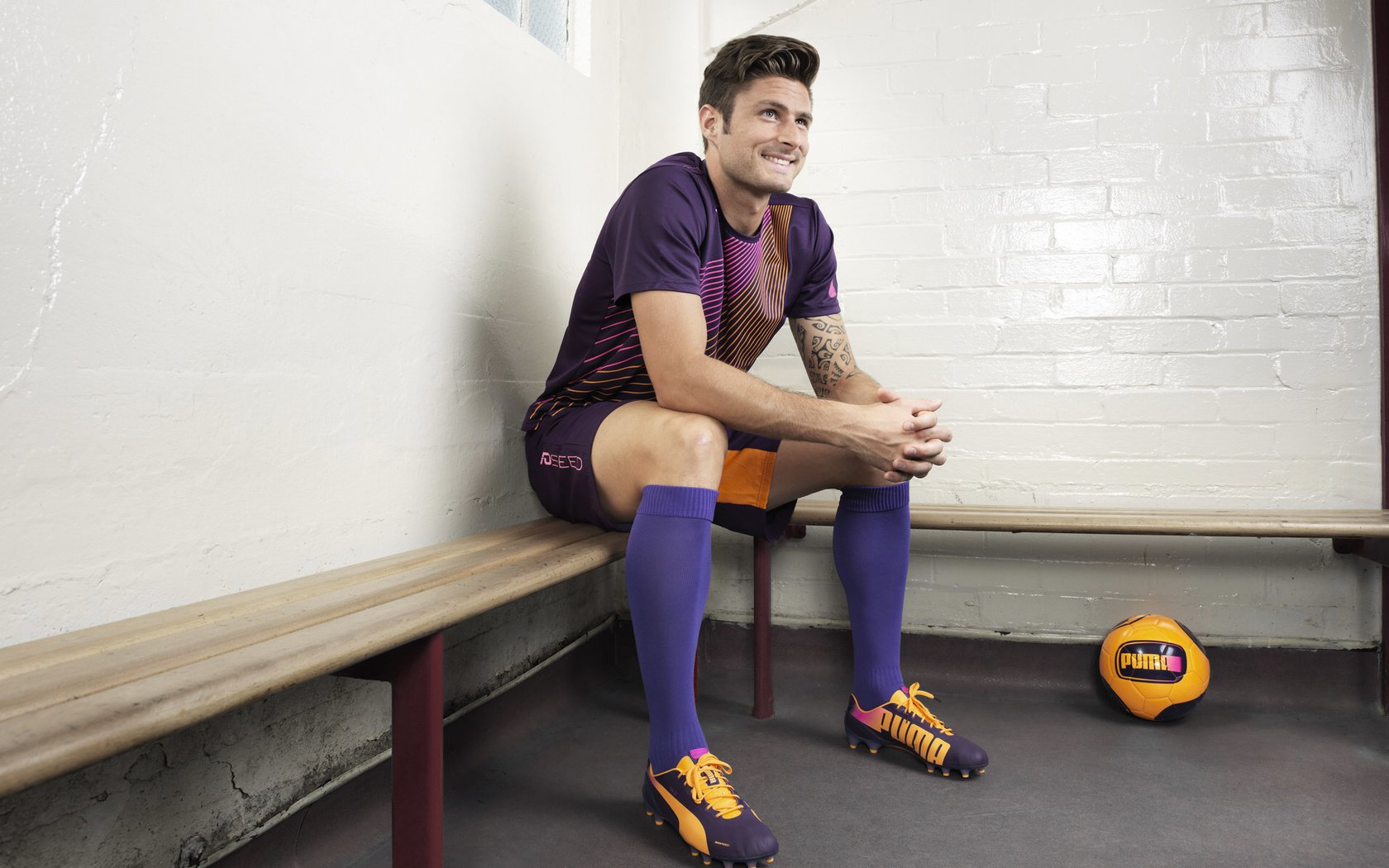 当德意志战车驶过亚平宁,穆勒的炽热状态与罗马对日本的战术碾压